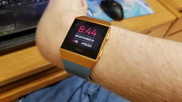 Fitbit Ionic Smartwatch: 3 Pros and Cons - TechFriend.IN Fitbit Ionic Smartwatch: 3 Pros and Cons